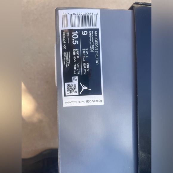 Gray white JORDAN AIR size 9 all most new - Picture 5 of 5